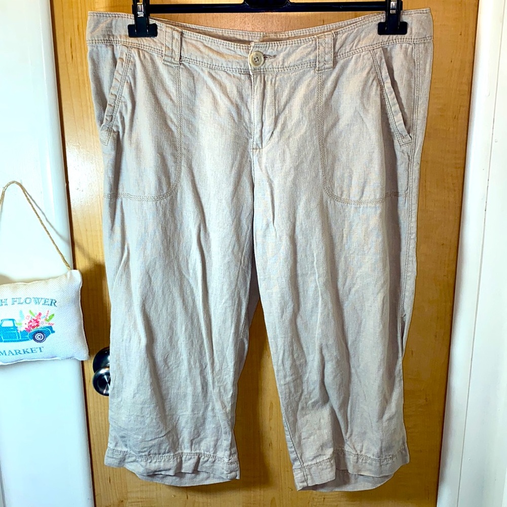 St. John’s Bay Linen/Viscose blend Capris